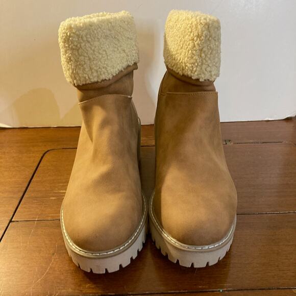 NWT Women's Sz 10 Dolce Vita Rumee Style Tan Boots w/Cuffed Sherpa Lining - Picture 7 of 9